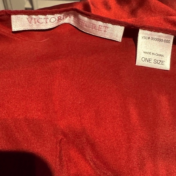 💫 Rare Vintage Victoria’s Secret Red Satin Shawl and / or Pashmina 💫 - Picture 11 of 16